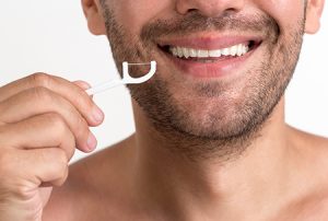 1Here’s All You Need To Know About Flossing-Cover Image